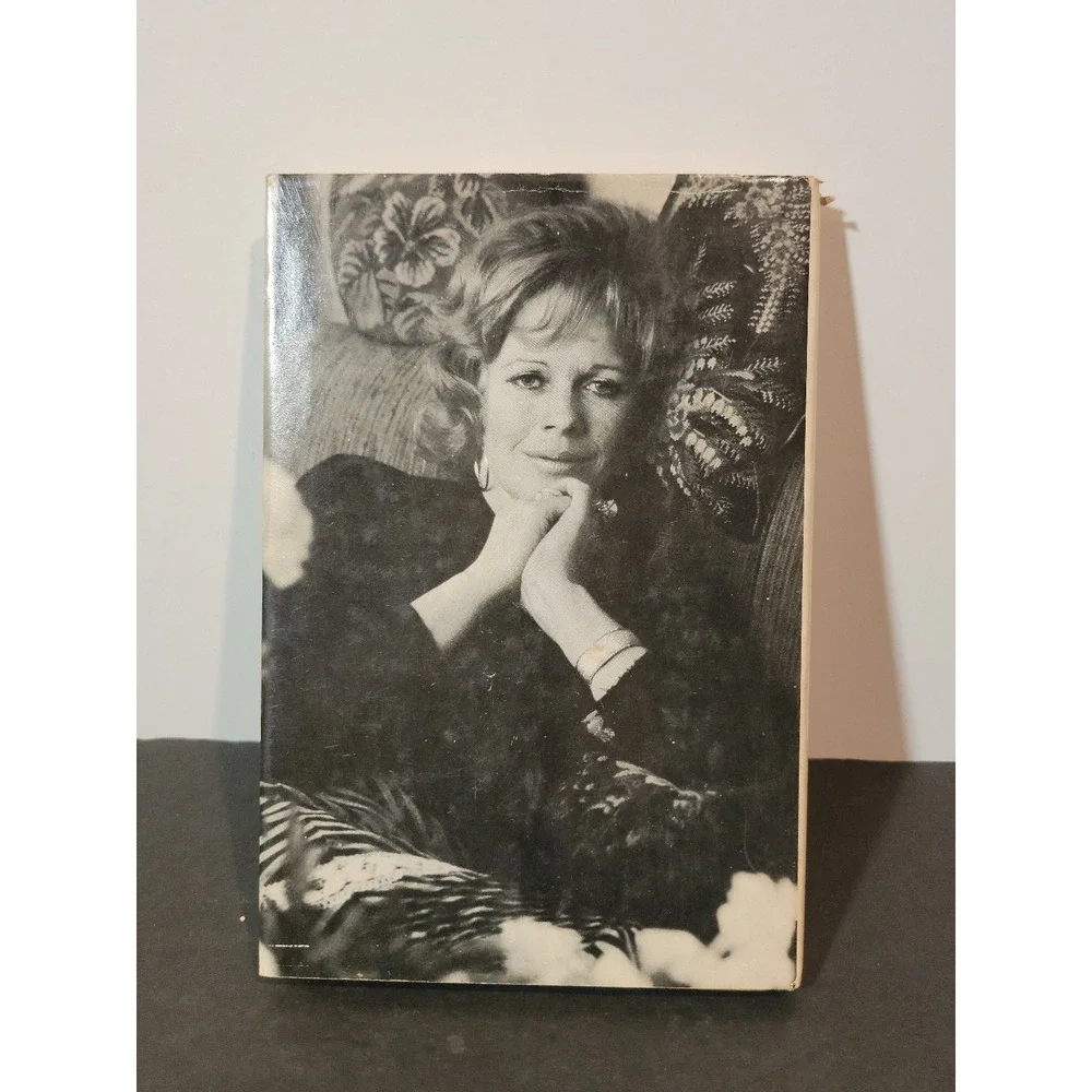 Quiet as a Nun Antonia Fraser 1977Hardcover Murder Mystery‎